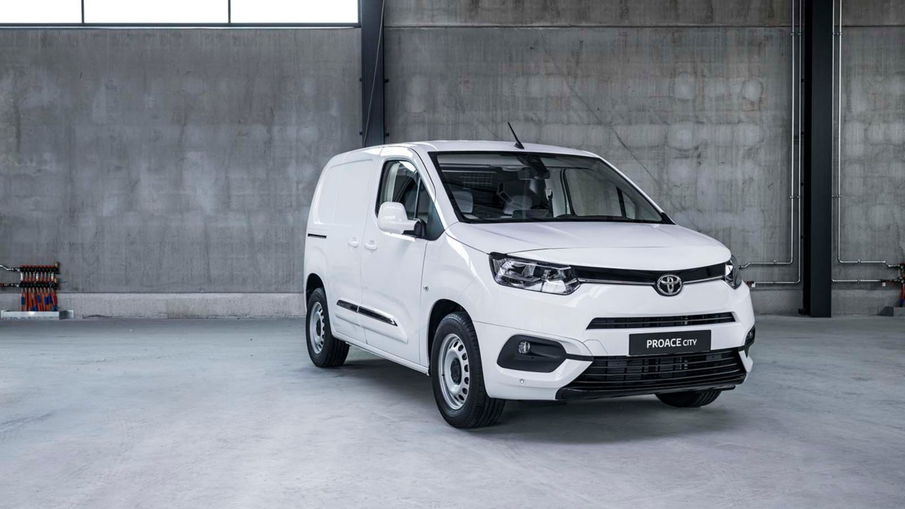 TOYOTA PROACE CITY WINS COMPACT VAN OF THE YEAR IN WHAT VAN? 2021 AWARDS