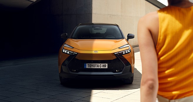 Toyota C-HR Front view with shadow 